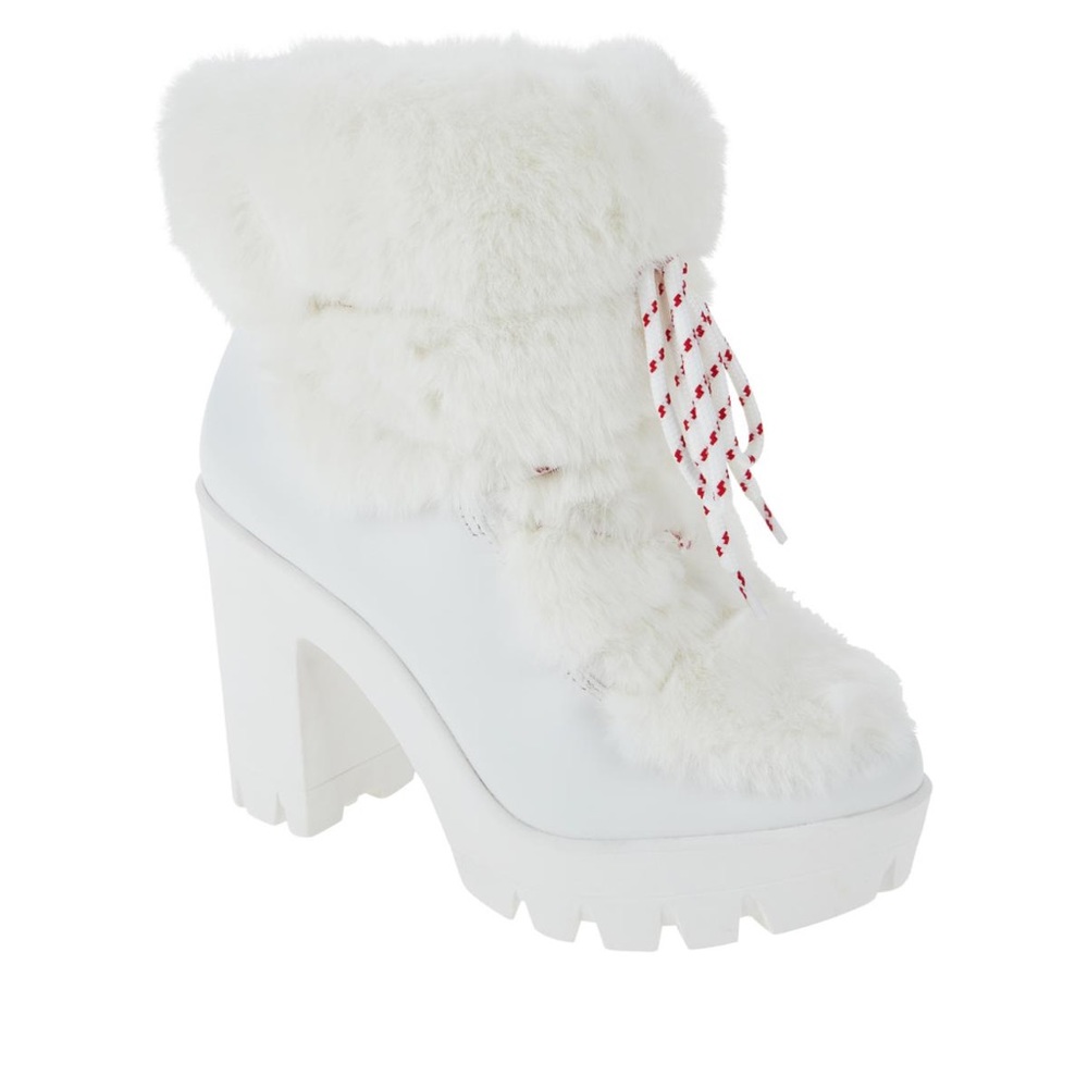 Gorgeous white fur heeled rubber sole winter boots😍